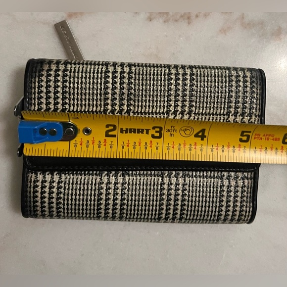 Tommy Hilfiger Black And cream Plaid Trifold Women’s Wallet With Card Holders - Picture 8 of 9